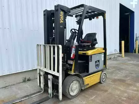 Montacargas Eléctrico (4 ruedas) 2021  Yale ERC045VG (1)