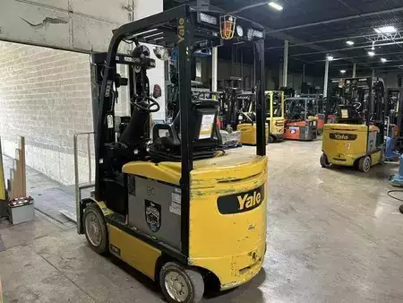 Montacargas Eléctrico (4 ruedas) 2021  Yale ERC045VG (3)