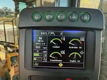 4-Wheel Electric 2018  John Deere 744KII (5)