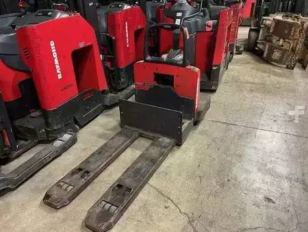 Electric Pallet Jacks 2015  Raymond 8410 (3)