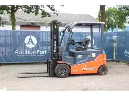 4-wiel elektrische heftrucks 2013  Toyota 8FBMT30 (1)