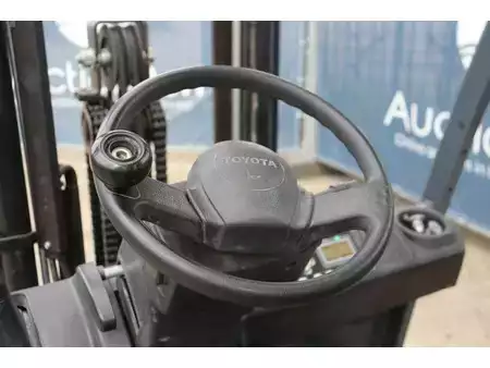 4-wiel elektrische heftrucks 2013  Toyota 8FBMT30 (25)
