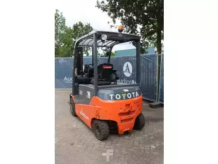 4-wiel elektrische heftrucks 2013  Toyota 8FBMT30 (4)
