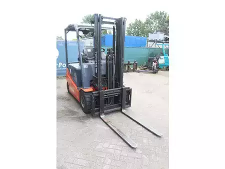 4-wiel elektrische heftrucks 2013  Toyota 8FBMT30 (7)