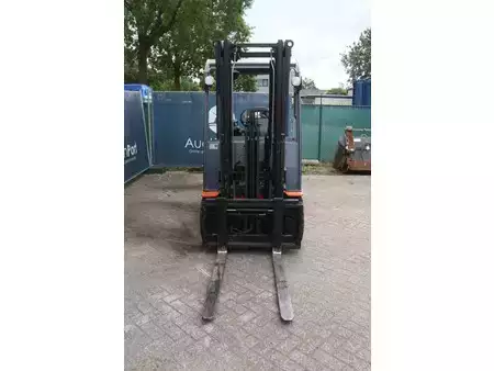 4-wiel elektrische heftrucks 2013  Toyota 8FBMT30 (8)