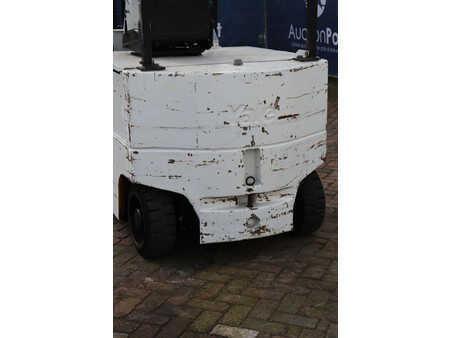 Chariots électriques à 4 roues - Yale  (15)