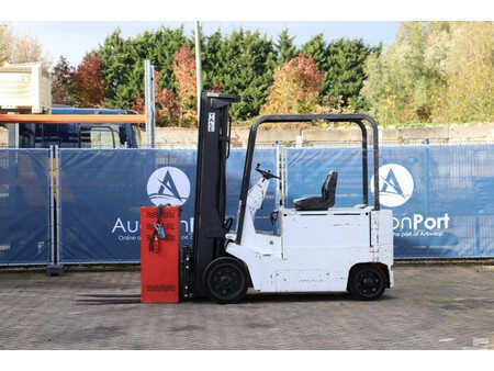 Chariots électriques à 4 roues - Yale  (2)