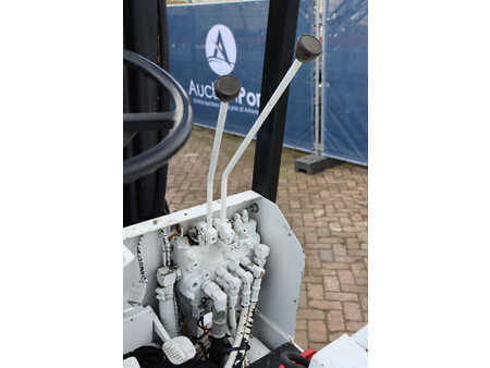 Chariots électriques à 4 roues - Yale  (32)