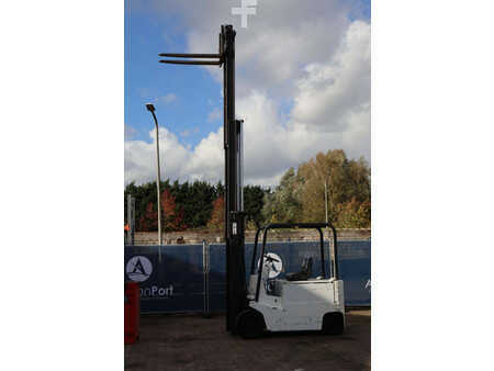 Chariots électriques à 4 roues - Yale  (36)