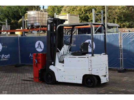 Chariots électriques à 4 roues - Yale  (4)