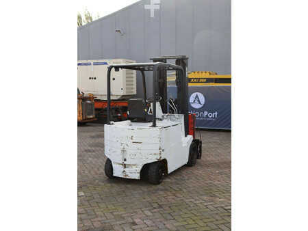 Chariots électriques à 4 roues - Yale  (6)