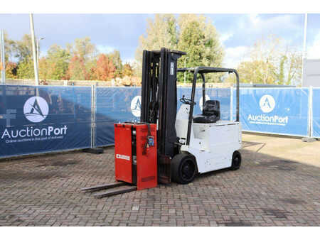 Chariots électriques à 4 roues - Yale  (9)