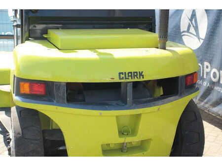 Dieselový VZV 2000  Clark SF50D (15)