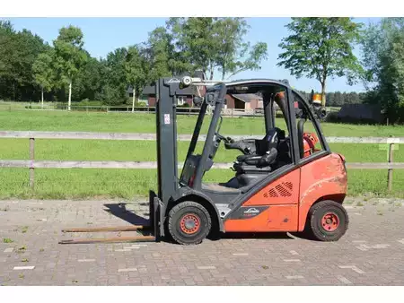 Gázüzemű targoncák 2018  Linde H25T-02 (1)