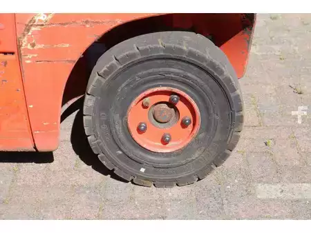 Gázüzemű targoncák 2018  Linde H25T-02 (15)