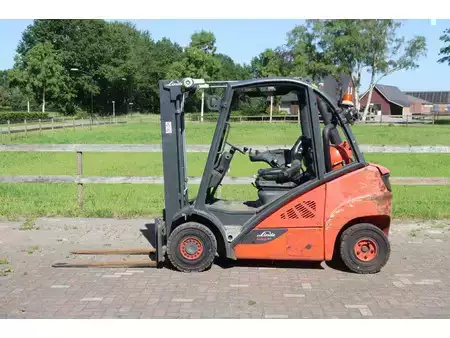 Gázüzemű targoncák 2018  Linde H25T-02 (2)