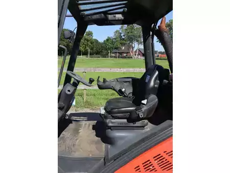 Gázüzemű targoncák 2018  Linde H25T-02 (21)