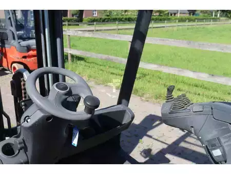 Gázüzemű targoncák 2018  Linde H25T-02 (23)