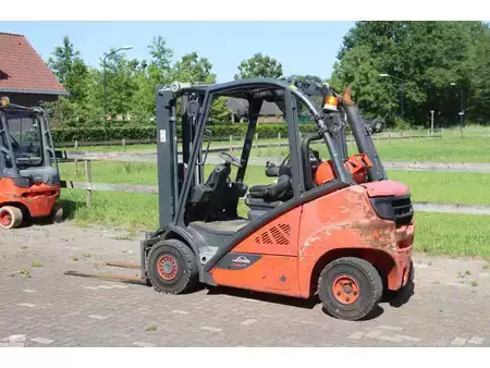 Gázüzemű targoncák 2018  Linde H25T-02 (3)