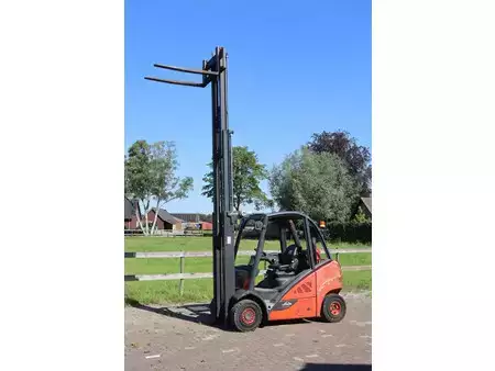 Gázüzemű targoncák 2018  Linde H25T-02 (35)