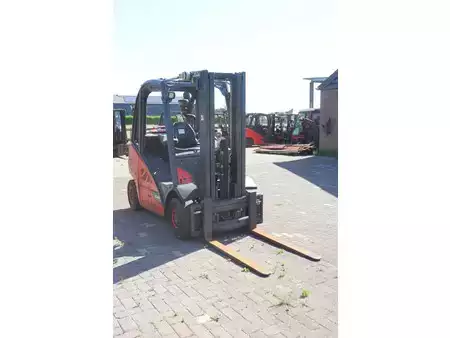 Gázüzemű targoncák 2018  Linde H25T-02 (7)
