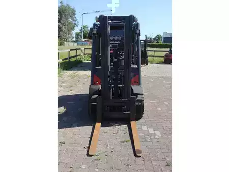 Gázüzemű targoncák 2018  Linde H25T-02 (8)