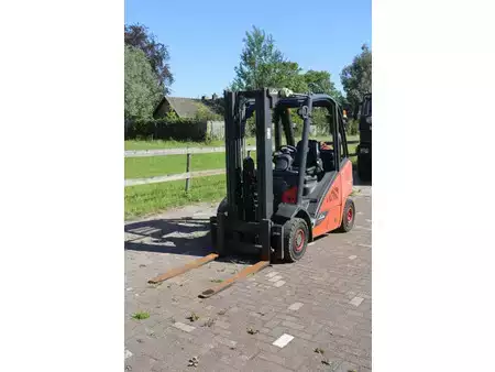 Gázüzemű targoncák 2018  Linde H25T-02 (9)
