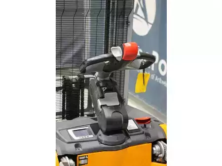 Magasemelésű béka - Still  (16)