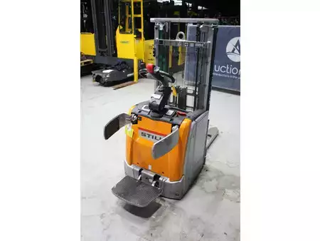 Magasemelésű béka - Still  (5)