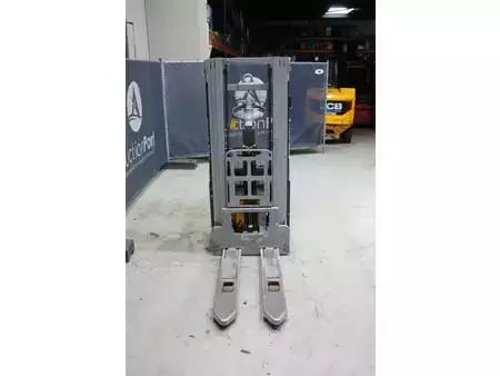 Magasemelésű béka - Still  (7)