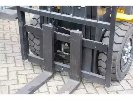 Dieselstapler 2025  LTMG FD40 (11)