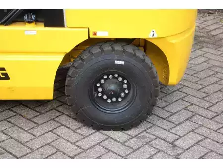 Dieselstapler 2025  LTMG FD40 (15)