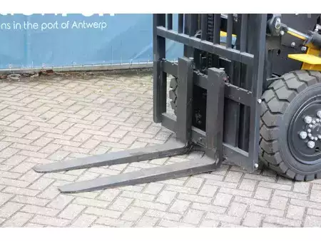 Dieselstapler 2025  LTMG FD40 (9)