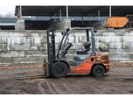 Gázüzemű targoncák 2016  Toyota 02-8FGJF35 (1)