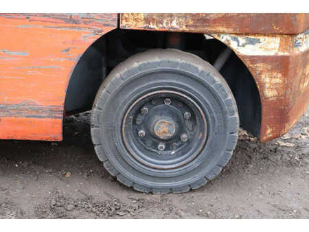 Gázüzemű targoncák 2016  Toyota 02-8FGJF35 (16)