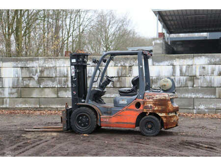 Gázüzemű targoncák 2016  Toyota 02-8FGJF35 (3)