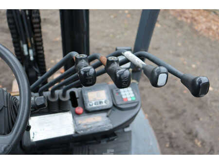 Gázüzemű targoncák 2016  Toyota 02-8FGJF35 (34)