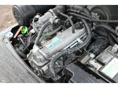 Gázüzemű targoncák 2016  Toyota 02-8FGJF35 (38)