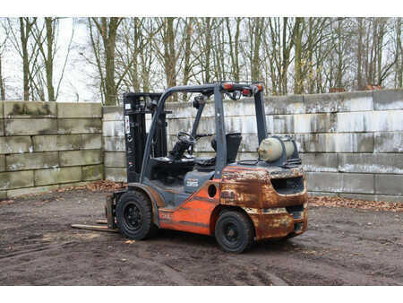 Gázüzemű targoncák 2016  Toyota 02-8FGJF35 (4)