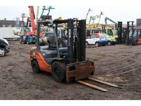 Gázüzemű targoncák 2016  Toyota 02-8FGJF35 (7)