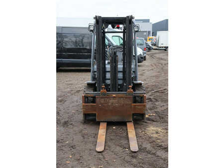 Gázüzemű targoncák 2016  Toyota 02-8FGJF35 (8)