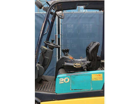 Elektryczne 4-kołowe 2000  Komatsu FB 20M-3F (16)