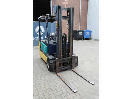 Elektryczne 4-kołowe 2000  Komatsu FB 20M-3F (6)