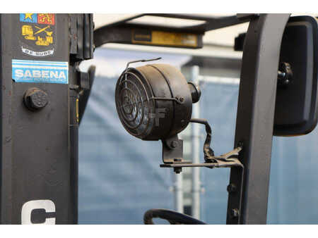 Eléctrica de 4 ruedas - CAT Lift Trucks VMAX F30 (13)