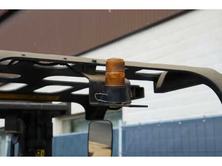 Eléctrica de 4 ruedas - CAT Lift Trucks VMAX F30 (16)