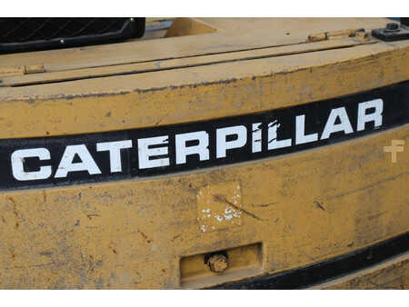 Eléctrica de 4 ruedas - CAT Lift Trucks VMAX F30 (18)