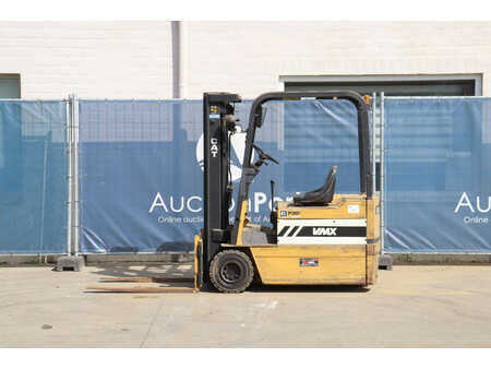 Eléctrica de 4 ruedas - CAT Lift Trucks VMAX F30 (2)