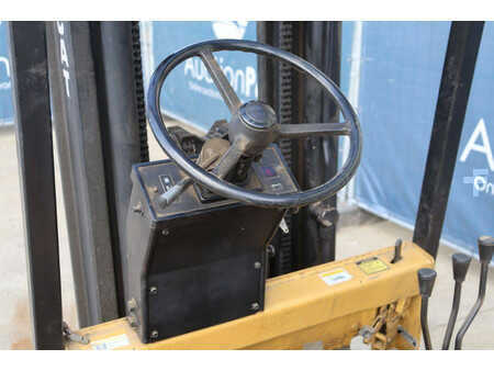 Eléctrica de 4 ruedas - CAT Lift Trucks VMAX F30 (22)