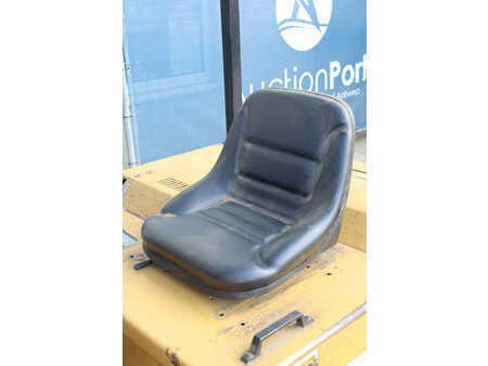 Eléctrica de 4 ruedas - CAT Lift Trucks VMAX F30 (23)