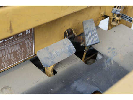 Eléctrica de 4 ruedas - CAT Lift Trucks VMAX F30 (24)